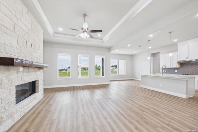 305 Venado Oaks, Castroville, TX 78009