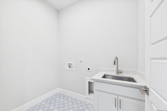 305 Venado Oaks, Castroville, TX 78009
