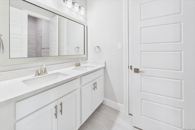 305 Venado Oaks, Castroville, TX 78009
