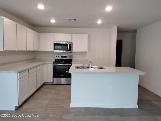 118 Fayetteville Street SW, Palm Bay, FL 32908