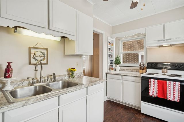 21 Berry St, Baden, PA 15005