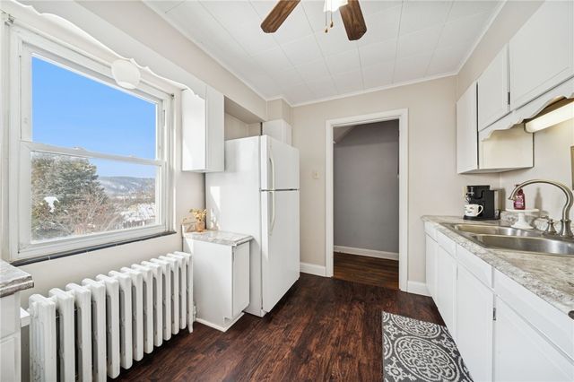 21 Berry St, Baden, PA 15005