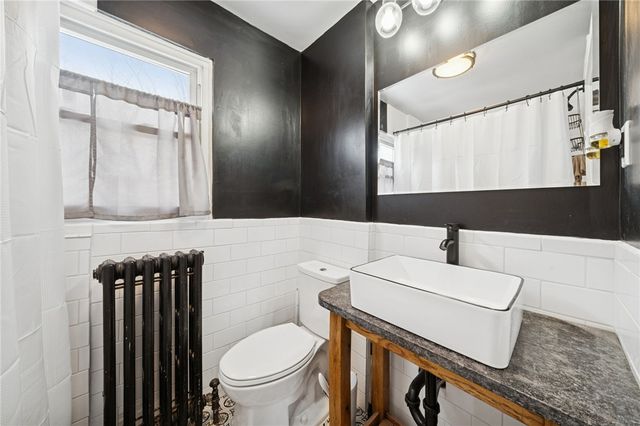 21 Berry St, Baden, PA 15005