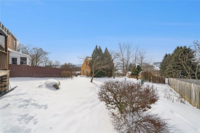 21 Berry St, Baden, PA 15005