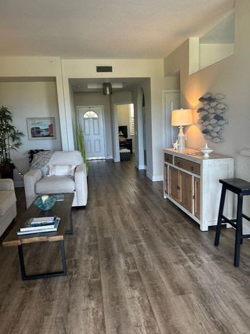 940 COOPER STREET 302, Venice, FL 34285