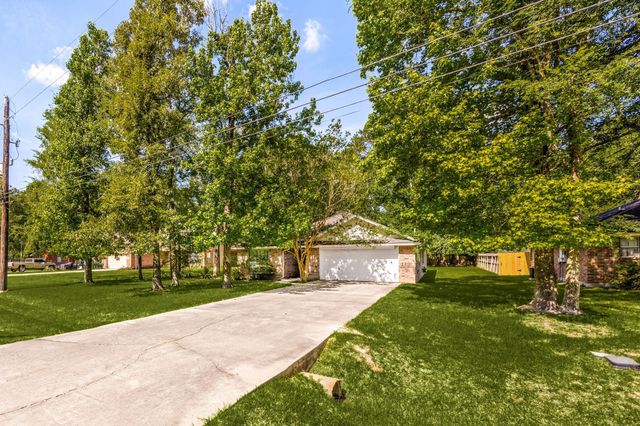 811 Carson Drive, Magnolia, TX 77354