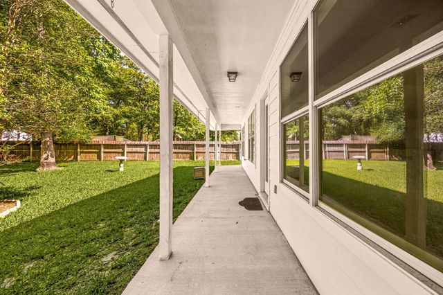 811 Carson Drive, Magnolia, TX 77354
