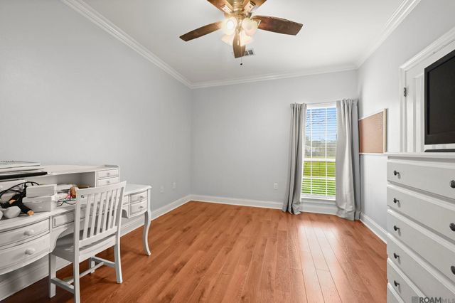 8385 Pin Oak Dr, Zachary, LA 70791