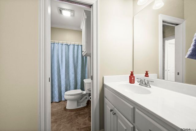 8385 Pin Oak Dr, Zachary, LA 70791