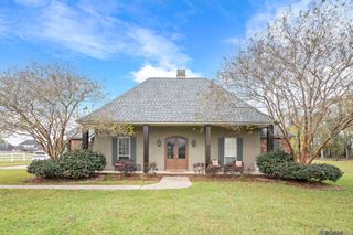 8385 Pin Oak Dr, Zachary, LA 70791
