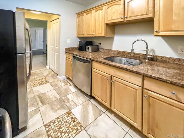 136 Beach 117th Street 3N, Rockaway Park, NY 11694