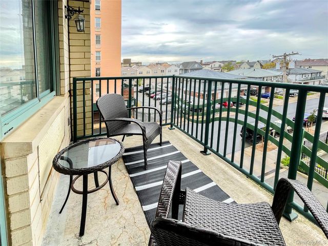 136 Beach 117th Street 3N, Rockaway Park, NY 11694