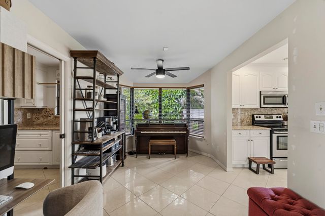 8015 SE Trenton Avenue, Hobe Sound, FL 33455