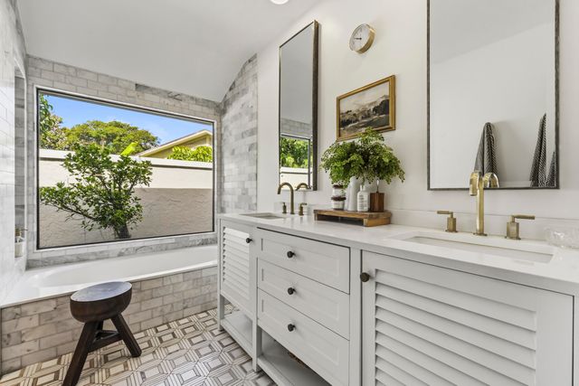 8015 SE Trenton Avenue, Hobe Sound, FL 33455