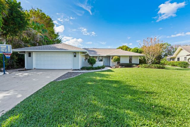 8015 SE Trenton Avenue, Hobe Sound, FL 33455