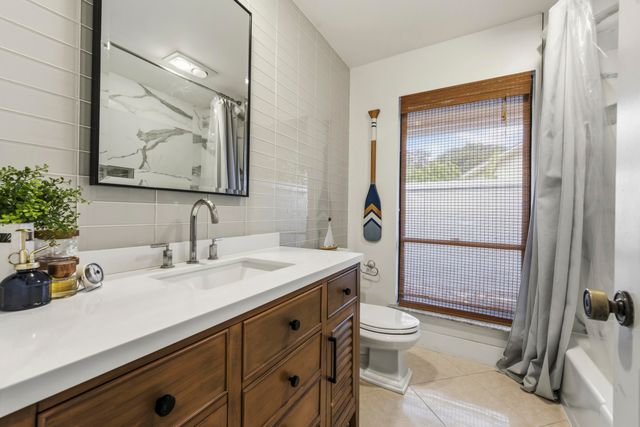 8015 SE Trenton Avenue, Hobe Sound, FL 33455