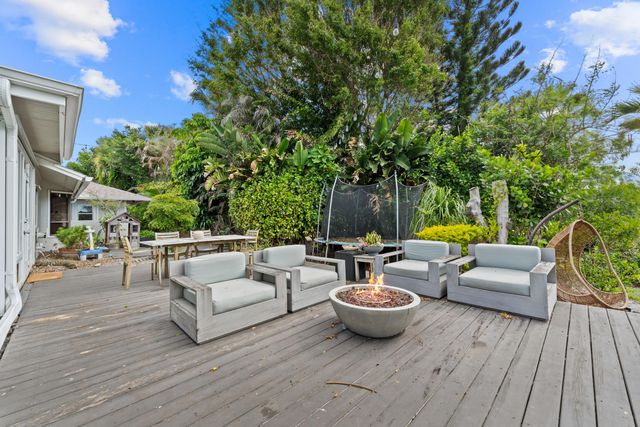 8015 SE Trenton Avenue, Hobe Sound, FL 33455