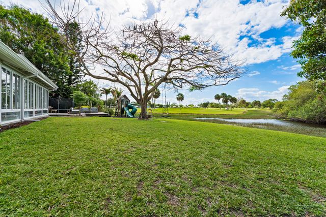 8015 SE Trenton Avenue, Hobe Sound, FL 33455