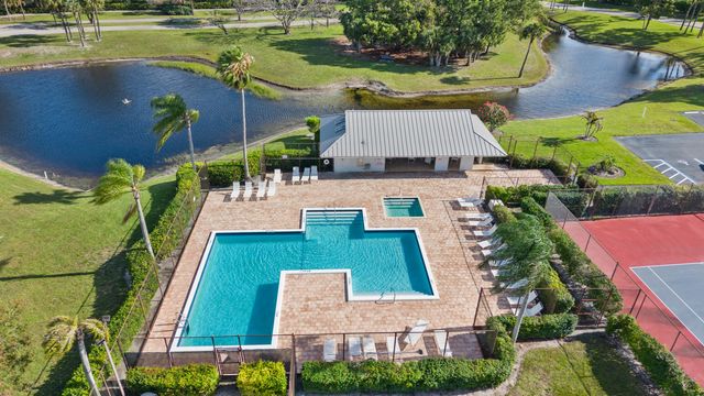 8015 SE Trenton Avenue, Hobe Sound, FL 33455