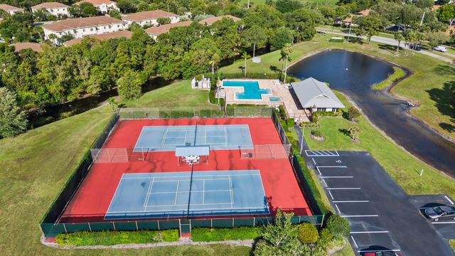 8015 SE Trenton Avenue, Hobe Sound, FL 33455