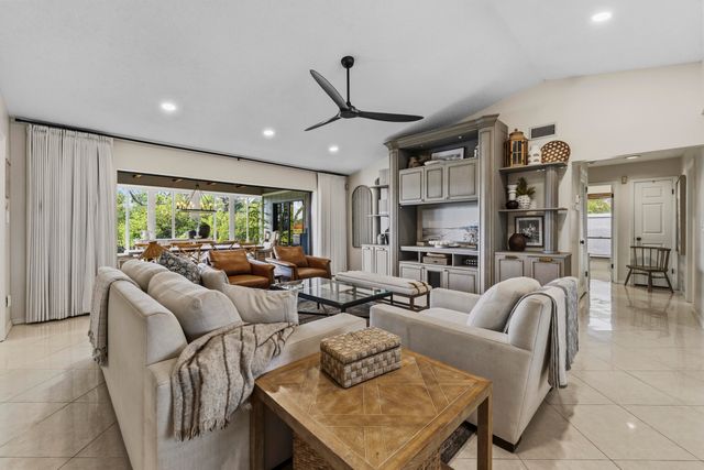 8015 SE Trenton Avenue, Hobe Sound, FL 33455