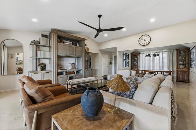 8015 SE Trenton Avenue, Hobe Sound, FL 33455