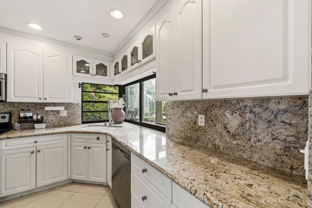 8015 SE Trenton Avenue, Hobe Sound, FL 33455