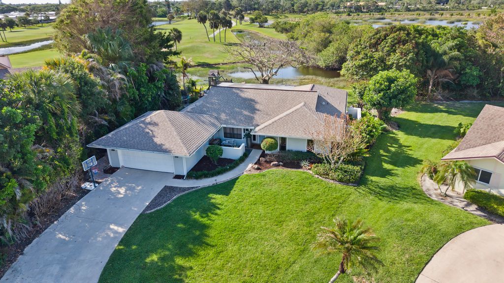 8015 SE Trenton Avenue, Hobe Sound, FL 33455