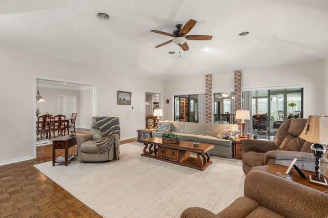 466 Buffalo Court, Livingston, TX 77351