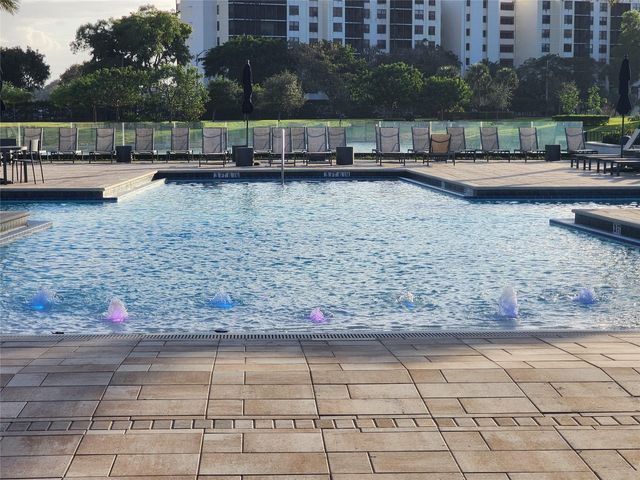 4422 S Silverwood Lane, Fort Lauderdale, FL 33309