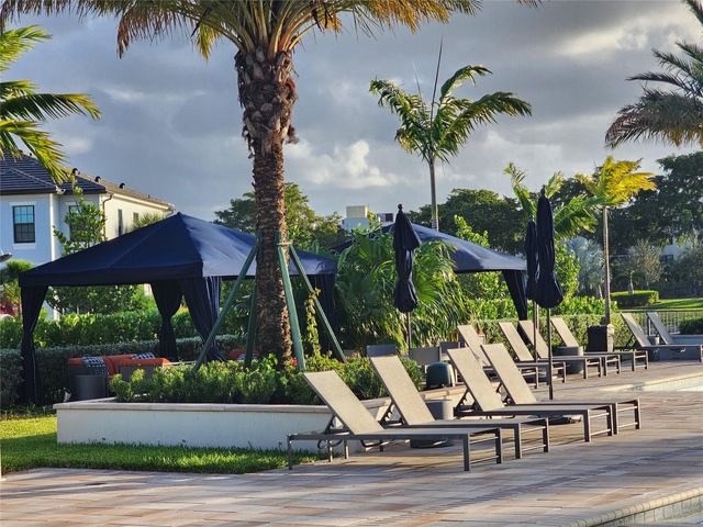 4422 S Silverwood Lane, Fort Lauderdale, FL 33309