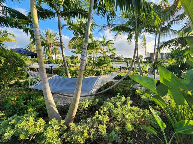 4422 S Silverwood Lane, Fort Lauderdale, FL 33309