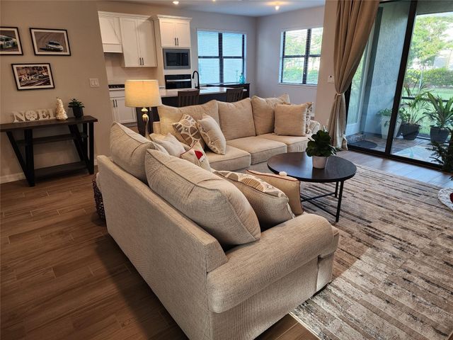 4422 S Silverwood Lane, Fort Lauderdale, FL 33309