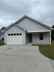 316 Solitude Lane, Winston-salem, NC 27104