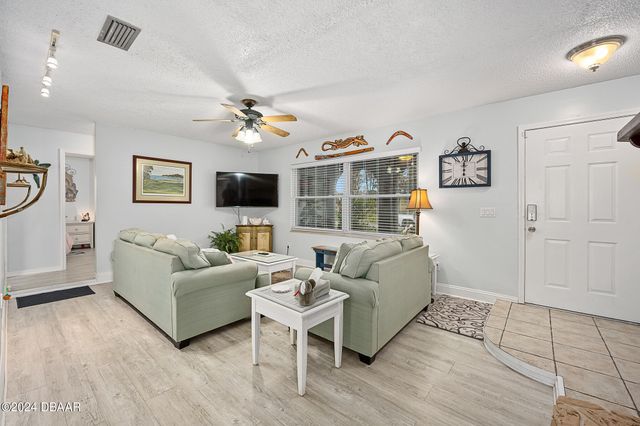 41 Laurel Oaks Circle, Ormond Beach, FL 32174