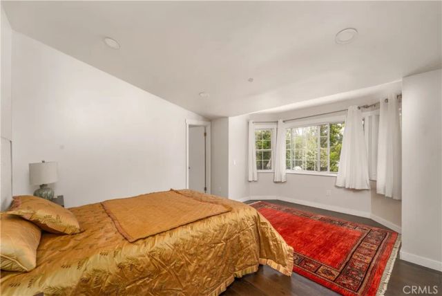 5708 Mcdonie Avenue, Woodland Hills, CA 91367