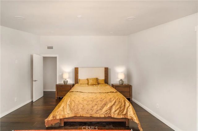 5708 Mcdonie Avenue, Woodland Hills, CA 91367