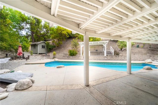 5708 Mcdonie Avenue, Woodland Hills, CA 91367