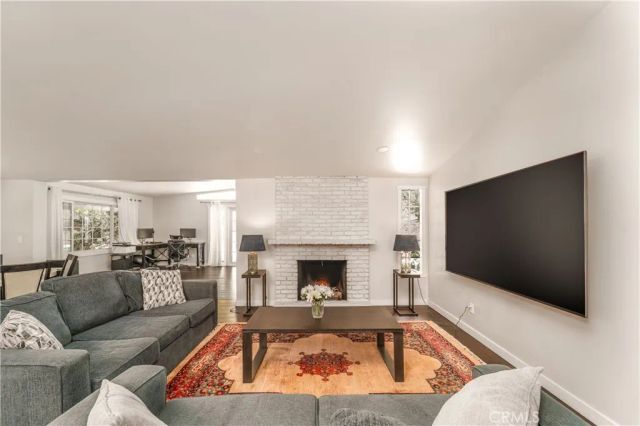 5708 Mcdonie Avenue, Woodland Hills, CA 91367
