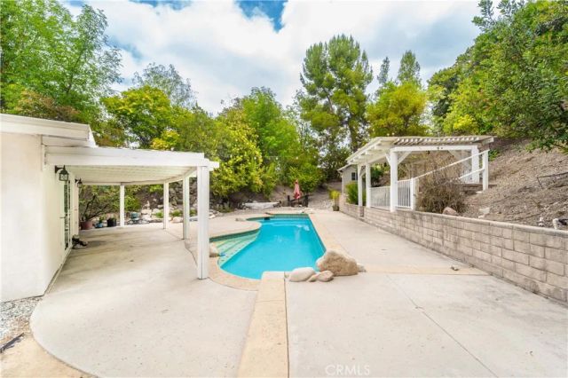5708 Mcdonie Avenue, Woodland Hills, CA 91367