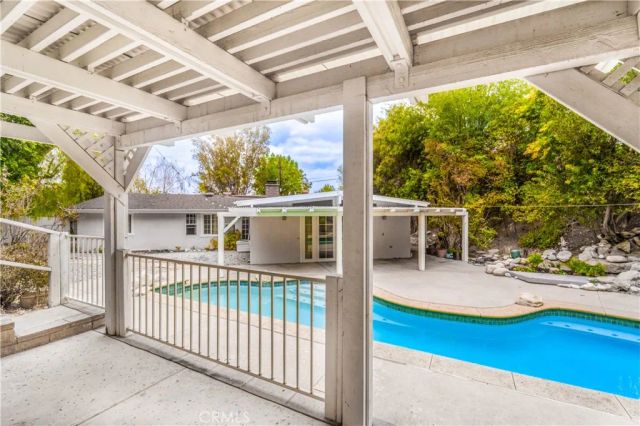 5708 Mcdonie Avenue, Woodland Hills, CA 91367