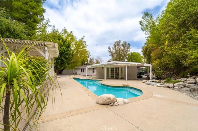 5708 Mcdonie Avenue, Woodland Hills, CA 91367