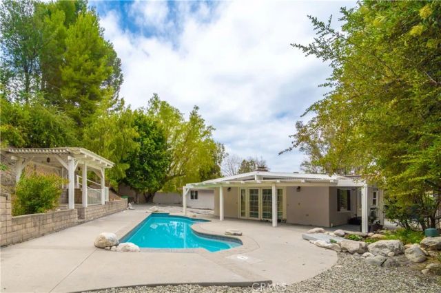 5708 Mcdonie Avenue, Woodland Hills, CA 91367