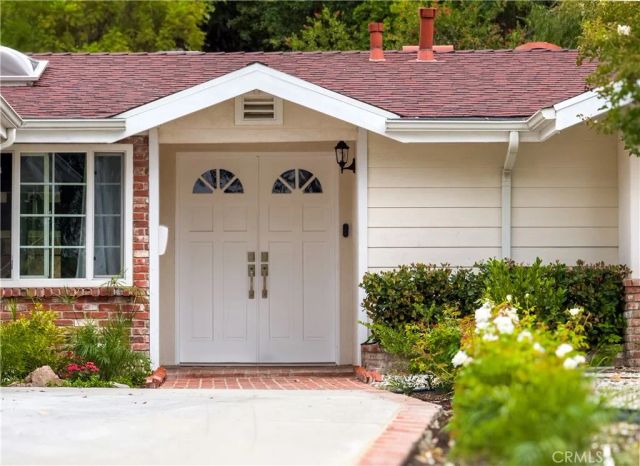 5708 Mcdonie Avenue, Woodland Hills, CA 91367
