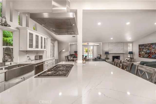 5708 Mcdonie Avenue, Woodland Hills, CA 91367