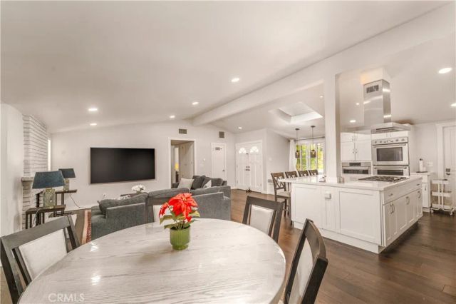 5708 Mcdonie Avenue, Woodland Hills, CA 91367