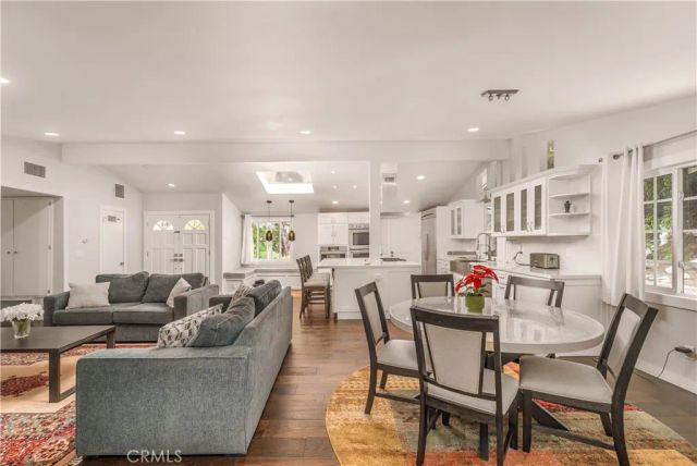 5708 Mcdonie Avenue, Woodland Hills, CA 91367