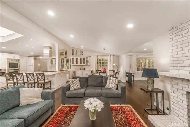 5708 Mcdonie Avenue, Woodland Hills, CA 91367