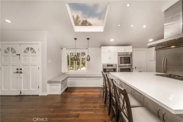 5708 Mcdonie Avenue, Woodland Hills, CA 91367
