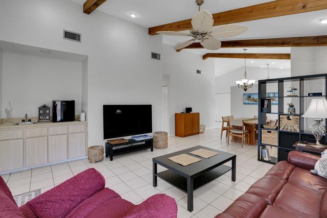 1080 NW 20th Avenue, Delray Beach, FL 33445